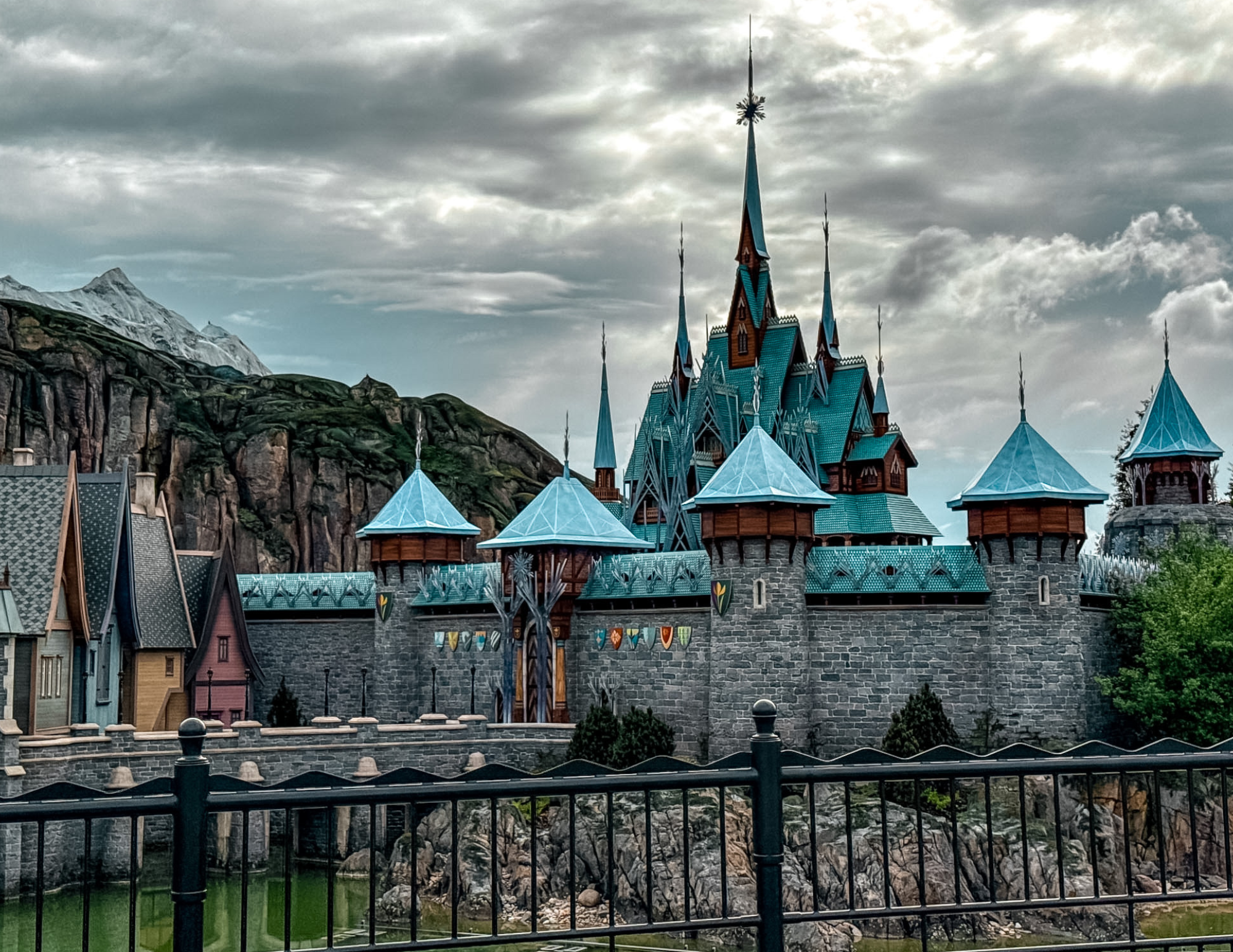 Disneyland Paris Guide (2).png